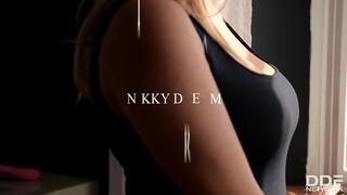 HLAF - Nikky Dream játszik a lábimádók érzéseivel