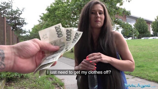 Public Agent - Lara Fox pénzért baszható