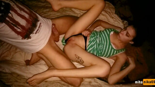 Orosz amatőr pár otthoni szexvideója