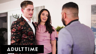 Biszexuális főnök arcra élvez az asszisztensére a barátja segítségével! MMF hármas szex!