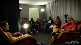 Gangbang creampie - Petra elbír egyszerre ennyi faszival ?