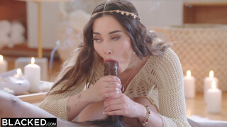 BLACKED - Aria Lee ráveti magát az óriás farokra