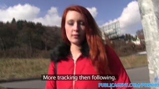 PublicAgent - szexi vörös csaj a parkban