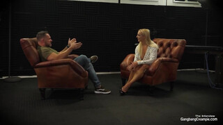 Gangbang creampie - interjú egy szőke milffel