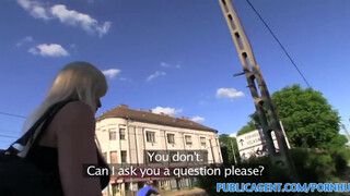 PublicAgent - szőke csajszika modell akar lenni