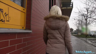 Public Agent - Lucy Shine pénzt fogad el a szexért