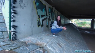 Kaland a híd alatt szexi idegennel