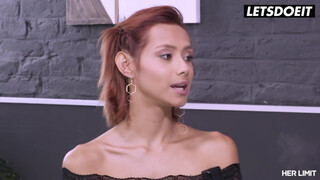 HER LIMIT - Veronica leal szétspriccel mindent