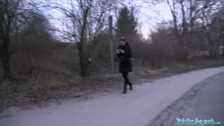 Public Agent - Alicia Wild simám megmutatja a cickóit