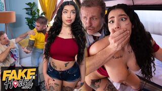 Vad jóga mester szenvedélyesen elmerül a barátnőjében a szomszéd szobában