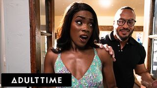 Magányos háziasszony Ana Foxxx párnán kényezteti magát, majd férje szenvedélyesen kielégíti!