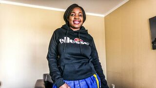 Afrikai egyetemista lány munkát keres a tanulmányaihoz