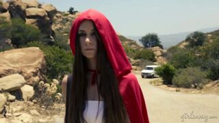 A vörös szépség új kalandja: szenvedélyes női trió