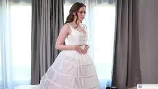 Dögös menyasszony légyottja a vőlegény mostohatestvérével