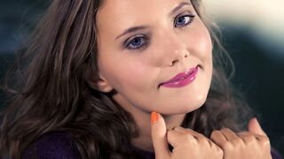 Katya Clover és Mango A szenvedélyes, tüzes ölelésben