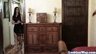 Leszbikus mostohaanyja elcsábítja a dögös csajt