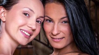 Lexi Dona szenvedélyesen kényezteti szerelmes barátnőjét, Nataly Vont