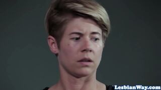 Dögös leszbikus szenvedély vörös tinivel és érett szépséggel