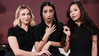 Rosszcsont leszbikus diákok élvezik a forró hármast