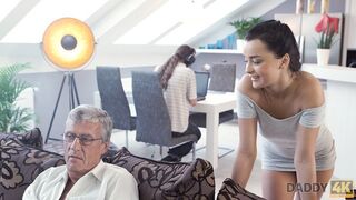 Vad apa elcsábítja a gyönyörű menyasszonyt, Erica Blacket