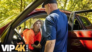 Eltévedt az erdőben és a vad herceg karjaiba esett