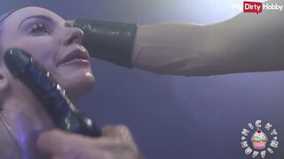 Szőke kezdő tini Micky Muffin vad anális kalandja