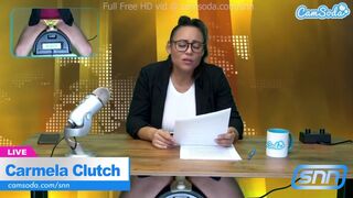 Carmela Clutch forró latin műsorvezetőnő élvezi magát élőben