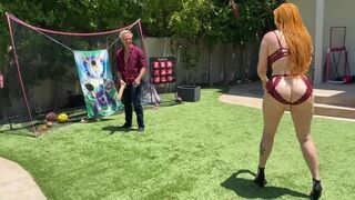 Nagy farokkal játszó vörös milf anyuka a mostoha fiával