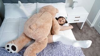 Szarvas mostoha nővér finomítja szexi tudását lelkes mostoha testvérén