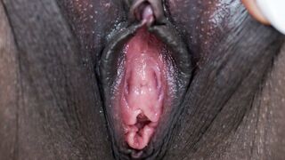 Fekete mostoha kisnővér bevezeti a testvérét a gyönyörű puncinyalás titkaiba