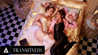 Mesebeli királynők, Emma Rose és April Olsen forró strap-on anál kalandja