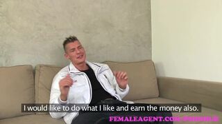 Femaleagent - a kiapadhatatlan milf alig bírta a dögös striptíző kemény ütemét a meghallgatáson