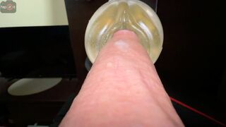 Fiú izgatottan nyögve tolja műpunciba a farkát telélésig