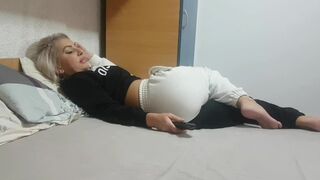 Mostoha fiam titokban belopózik a szobámba és... nézd, mi minden kibomlik!