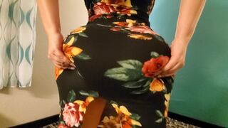 Crystal Lust hatalmas seggű milfje vadul élvezi a forró hotelbuzi dugást a szextől sistergő szobában