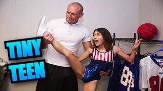 Elromlott klíma miatt szerencsés fiú forró éjszakát tölt a mostohaanyjával