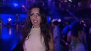 Szarvasszőrű bombázó csapott össze a klub wc-s vad szexre