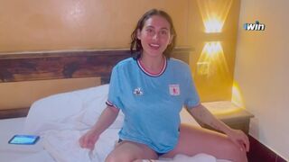 Forró csajnak bejön a foci és a vad szex