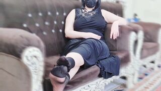 Forró MILF vadul szétbaszza a fenekét, miközben nyögi a vágytól