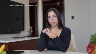 Francia titkárnőd kalauzol az első anális élményedre és spriccelős örömökre