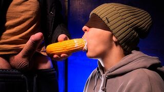 Dühös, mégis boldog vagyok! Mostoha tesóm a számba dugta a farkát és telelőtte - xsanyany