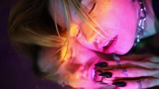 Squirt és tükrök - a házibuli vad orgiává fajul