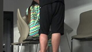 Szenvedélyes MILF hűtlenkedik férje legjobb barátjával a konyhában