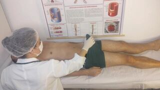 Keményedő vágy a doktornő szeme láttára