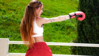 Csábító Fenékű Boksz Bajnok Érdekes Jutalmat Kap Mylf Edzőjétől