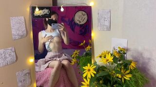 Imádom lovagolni egy pasi kemény farkán a tükör előtt