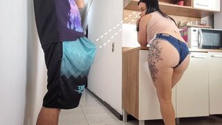 Tiltott élvezet a férjem barátjának kemény farkával, képtelen voltam ellenállni!