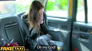 A férje megkért, hogy dugjam meg a feleségét ajándékba - Fake Taxi csábítás