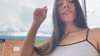 Tüzes latin tini mutatja nagy seggét és kényezteti magát neked