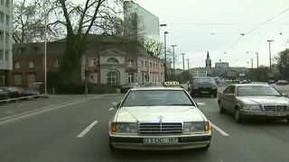 Mostohamama szakítja félbe a tini lányát Zenza Raggival a vad hármasban